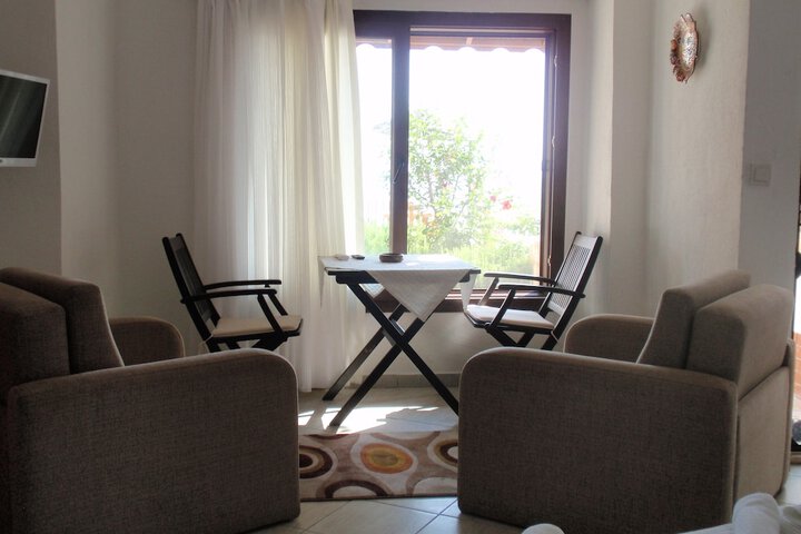 Room 4 of 94