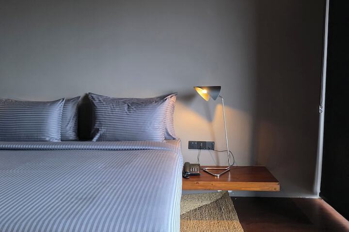 Room 2 of 20