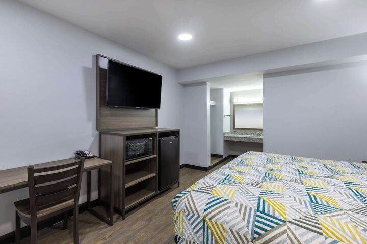 Room 8 of 27