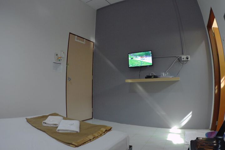 Room 10 of 35