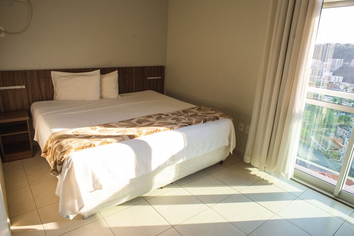 Room 9 of 33