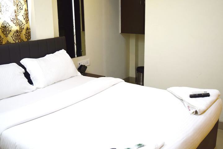 Room 6 of 25