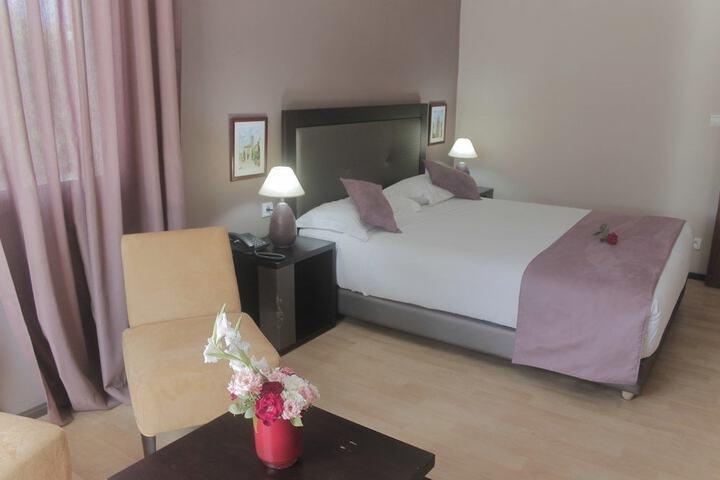 Room 8 of 17