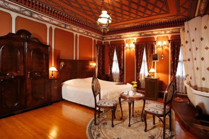 Room 5 of 79