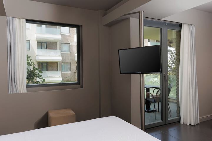 Room 4 of 49