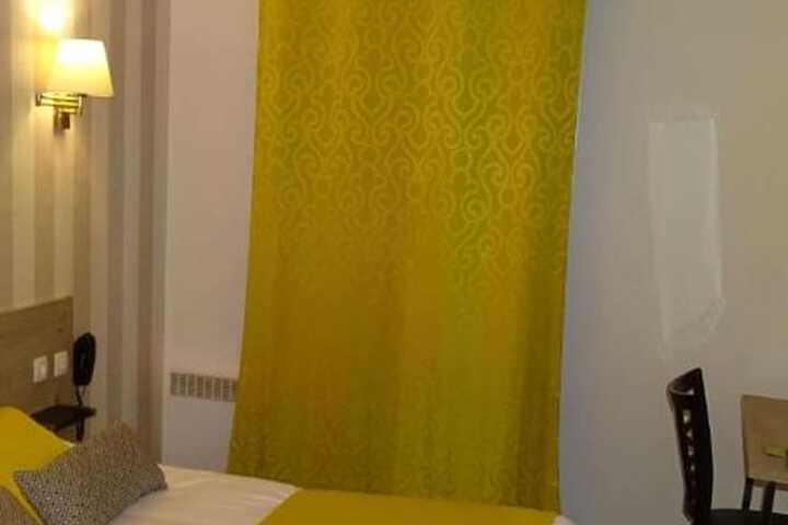 Room 18 of 79