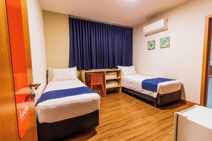 Room 18 of 102