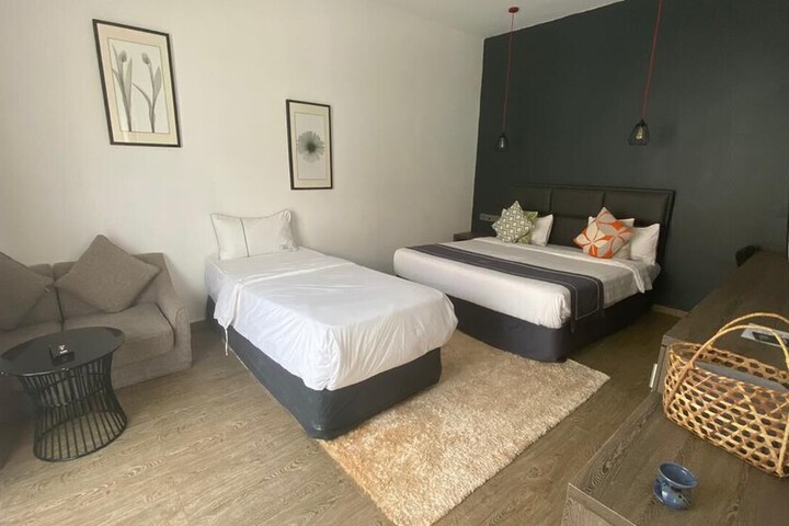 Room 30 of 94