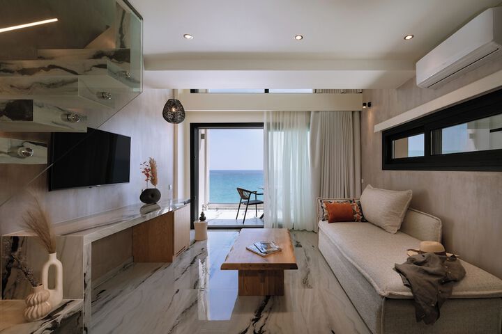 Room 14 of 33