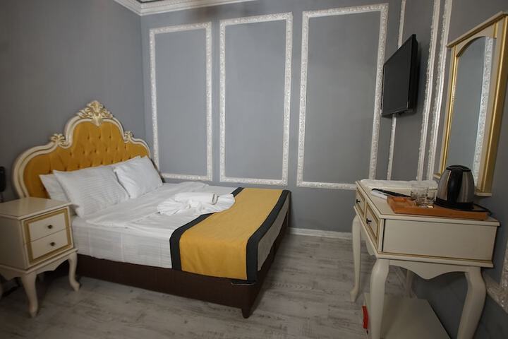 Room 17 of 34