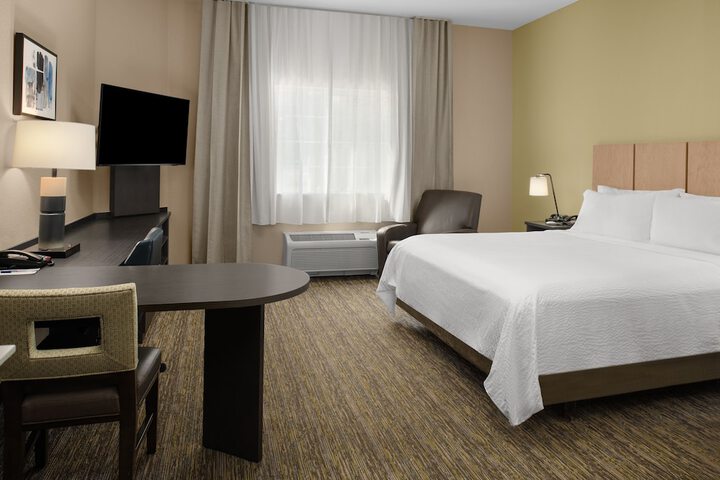Studio King Size Bed (2 of 13)