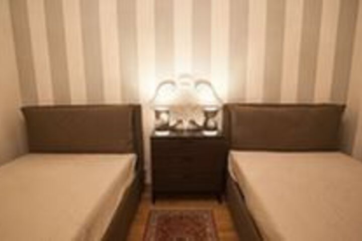 Room 10 of 20
