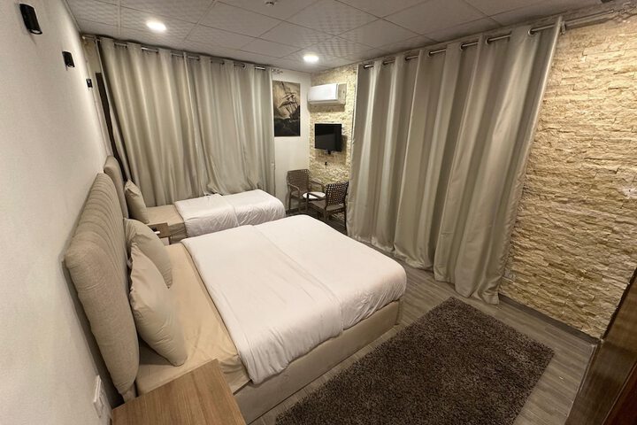 Room 15 of 46