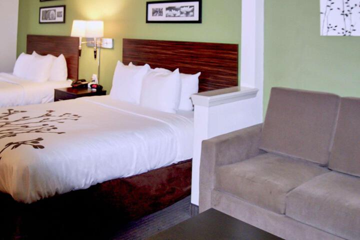 1 Queen Bed (2 of 7)
