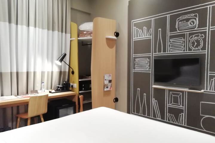 Room 15 of 112