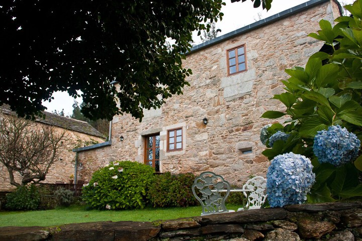 Hotel Exterior 24 of 28