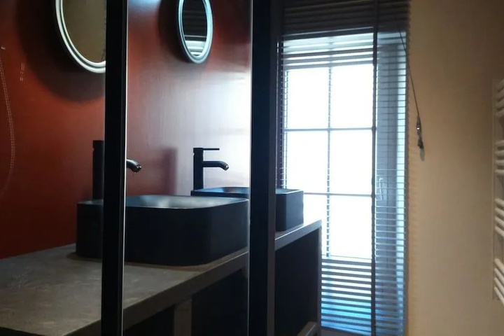 Room 3 of 16