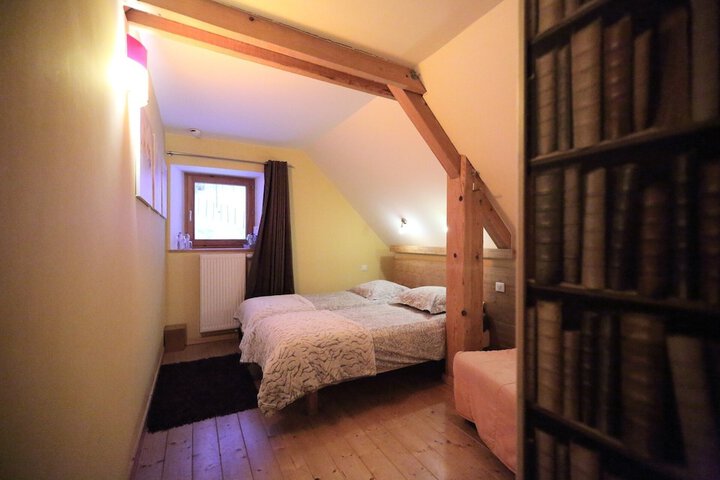 Room 2 of 60