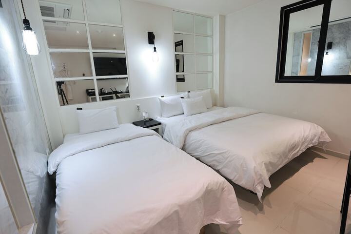 Room 40 of 93
