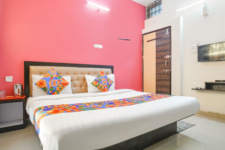 Room 6 of 19