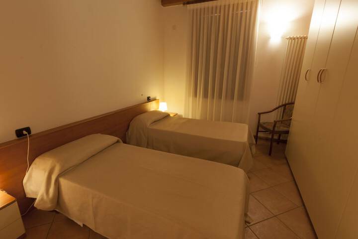 Room 3 of 68