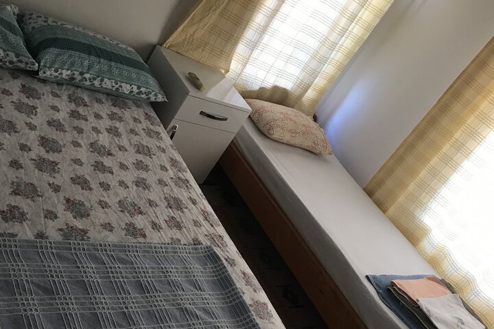 Room 8 of 104
