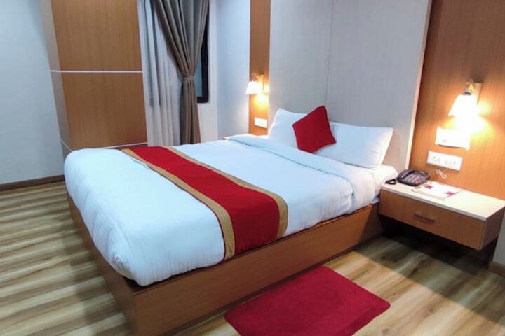 Room 6 of 28