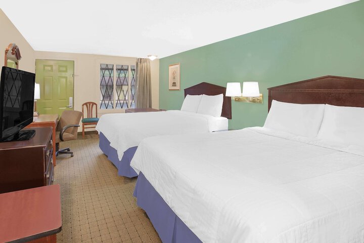 2 Double Beds (9 of 12)