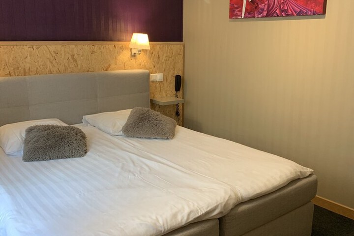 Room 10 of 91