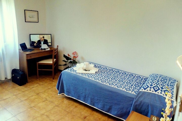 Room 6 of 65