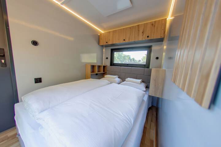 Room 6 of 60