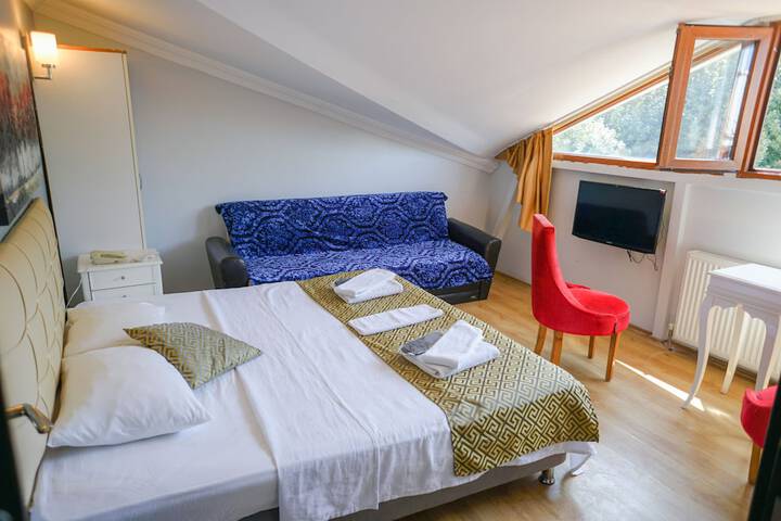 Room 3 of 53