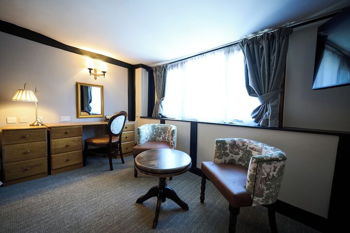 Room 6 of 32
