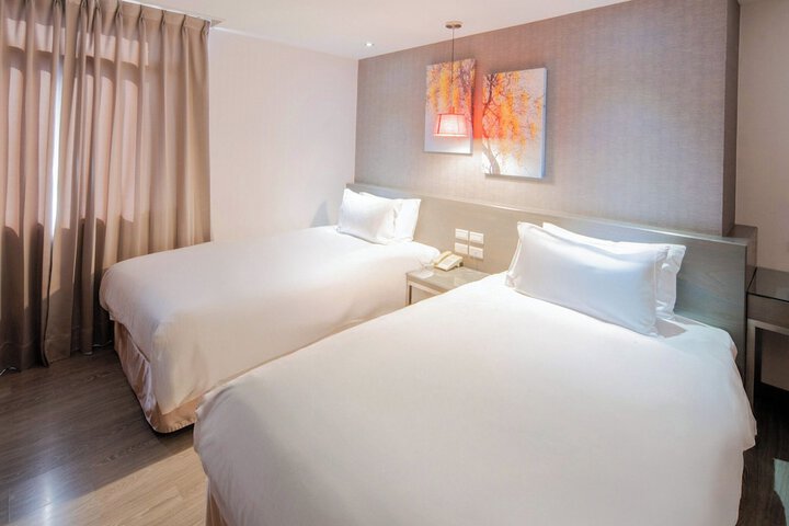 Room 28 of 120