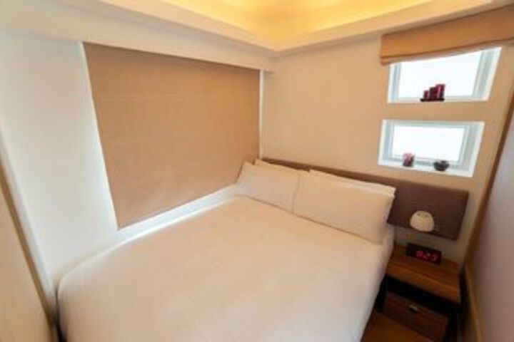Room 8 of 20