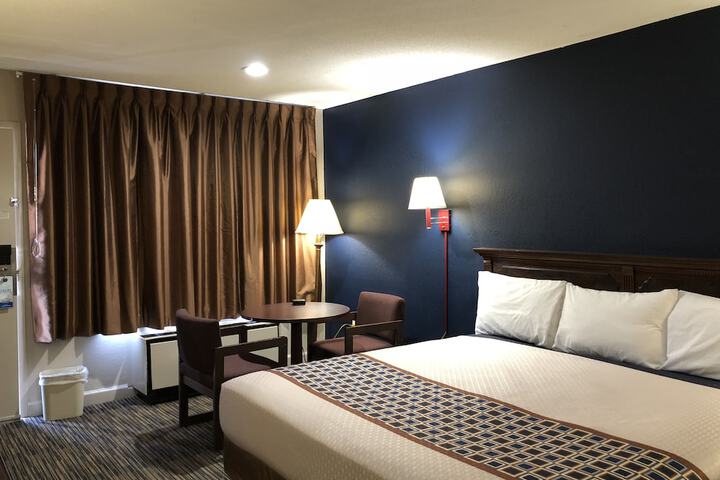 1 King Bed (11 of 11)