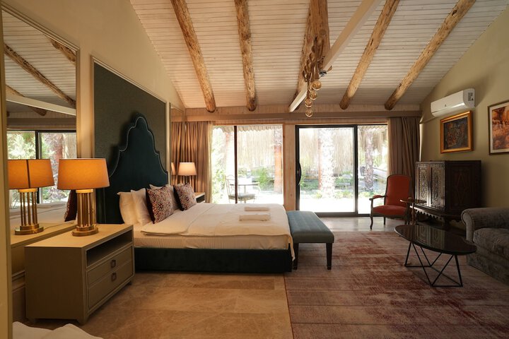 Room 42 of 157