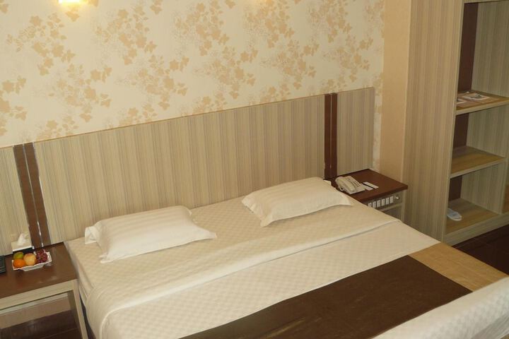 Room 19 of 28