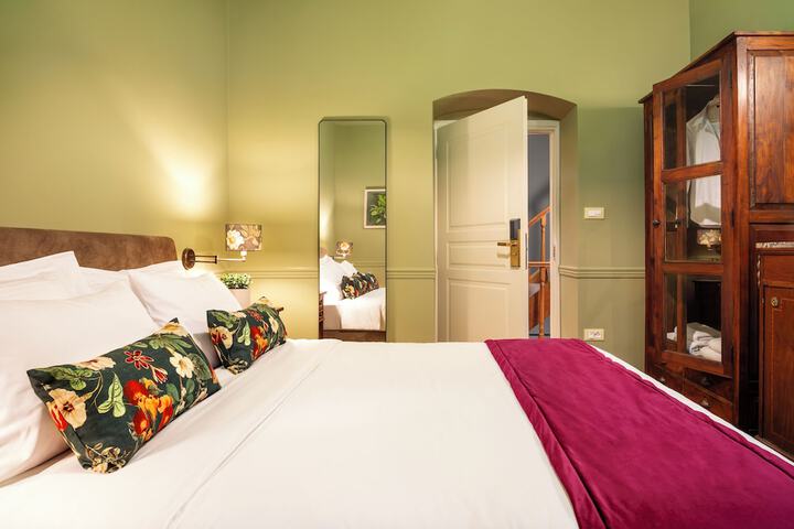 Room 25 of 59
