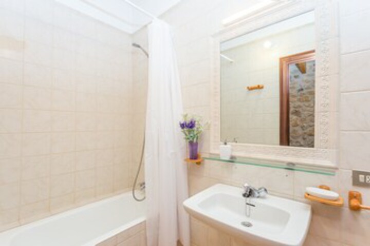 Room 2 of 25