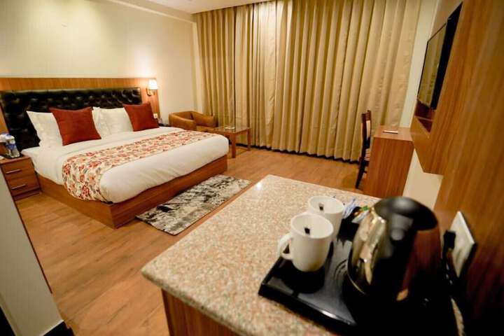 Room 4 of 28