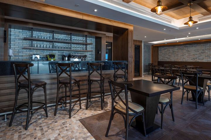 Lounge 175 of 268