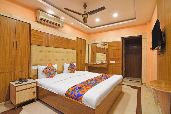 Room 8 of 27