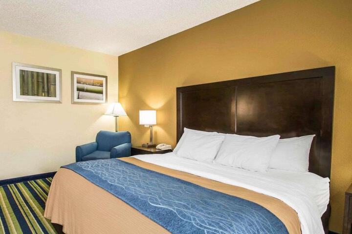 1 King Bed (9 of 17)