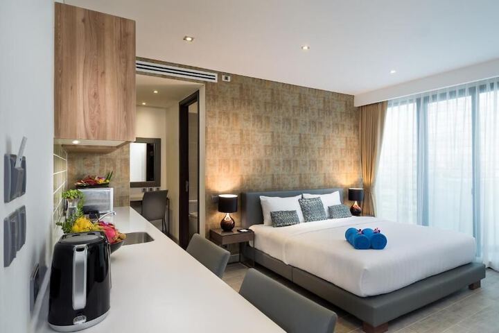 Room 12 of 48
