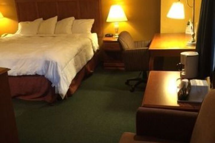 Room 10 of 16