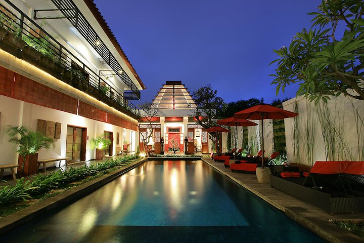 Hotel Pool