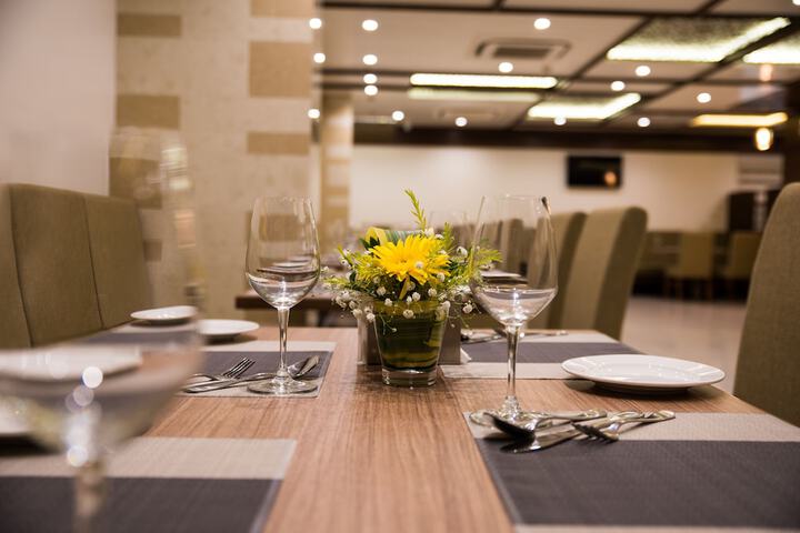 Dining 27 of 39
