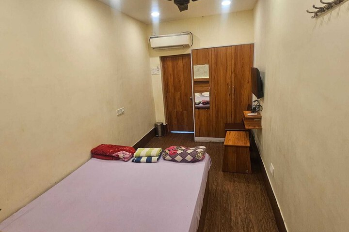 Room 9 of 25