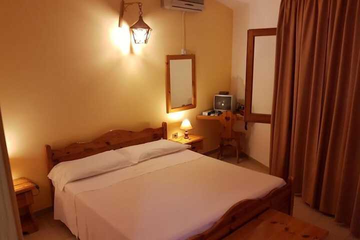 Room 6 of 28